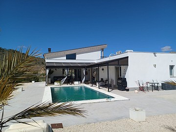 Incredible Modern Villa in Canada de la Lena