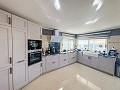 Charmante Villa met Zomerse Keuken en Gastenhuis op 15 Minuten van het Strand in Daft on Spain 