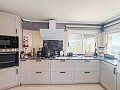 Charmante Villa met Zomerse Keuken en Gastenhuis op 15 Minuten van het Strand in Daft on Spain 