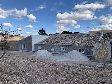 Bodega réformée avec 4 chambres, 3 salles de bains et piscine