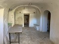 Höhlenhaus zum Renovieren mit Pool in Stadtnähe in Daft on Spain 