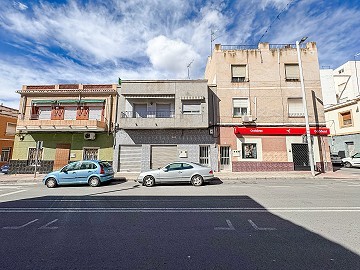 Wonderful Town House with Business Opportunity in Elda
