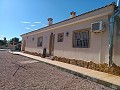 Schöne Villa mit 3 Schlafzimmern und 2 Bädern in Aspe in Daft on Spain 