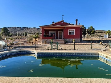 Beautiful Country home in Yecla
