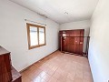 Groot renovatieproject met commerciële optie en 2 appartementen in Daft on Spain 