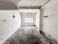 Groot renovatieproject met commerciële optie en 2 appartementen in Daft on Spain 