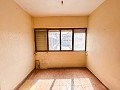Groot renovatieproject met commerciële optie en 2 appartementen in Daft on Spain 