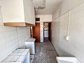 Groot renovatieproject met commerciële optie en 2 appartementen in Daft on Spain 