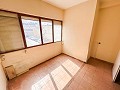 Groot renovatieproject met commerciële optie en 2 appartementen in Daft on Spain 