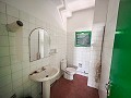 Groot renovatieproject met commerciële optie en 2 appartementen in Daft on Spain 