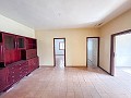Groot renovatieproject met commerciële optie en 2 appartementen in Daft on Spain 