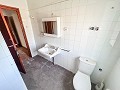 Groot renovatieproject met commerciële optie en 2 appartementen in Daft on Spain 
