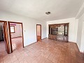 Groot renovatieproject met commerciële optie en 2 appartementen in Daft on Spain 
