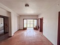 Groot renovatieproject met commerciële optie en 2 appartementen in Daft on Spain 