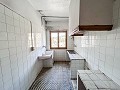 Groot renovatieproject met commerciële optie en 2 appartementen in Daft on Spain 