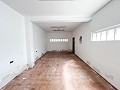 Groot renovatieproject met commerciële optie en 2 appartementen in Daft on Spain 
