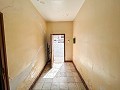 Groot renovatieproject met commerciële optie en 2 appartementen in Daft on Spain 