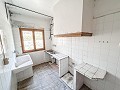 Groot renovatieproject met commerciële optie en 2 appartementen in Daft on Spain 