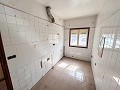 Groot renovatieproject met commerciële optie en 2 appartementen in Daft on Spain 