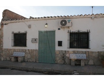 Landhuis met 2 slaapkamers en 1 badkamer te koop in Lel, Pinoso.