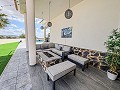 Klaar nu, wow-factor villa met zwembad, gastenverblijf en bar! in Daft on Spain 