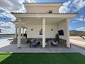 Klaar nu, wow-factor villa met zwembad, gastenverblijf en bar! in Daft on Spain 