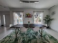 Klaar nu, wow-factor villa met zwembad, gastenverblijf en bar! in Daft on Spain 
