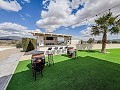 Klaar nu, wow-factor villa met zwembad, gastenverblijf en bar! in Daft on Spain 