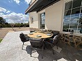 Klaar nu, wow-factor villa met zwembad, gastenverblijf en bar! in Daft on Spain 