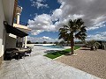 Klaar nu, wow-factor villa met zwembad, gastenverblijf en bar! in Daft on Spain 