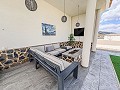 Klaar nu, wow-factor villa met zwembad, gastenverblijf en bar! in Daft on Spain 