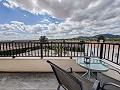 Klaar nu, wow-factor villa met zwembad, gastenverblijf en bar! in Daft on Spain 
