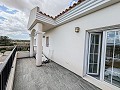 Klaar nu, wow-factor villa met zwembad, gastenverblijf en bar! in Daft on Spain 