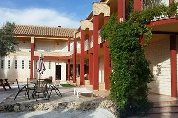 Prachtig landhuis met 6 slaapkamers en 3 badkamers in Yecla.