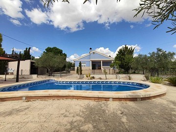 Stunning 4 Bed 2 Bath Villa