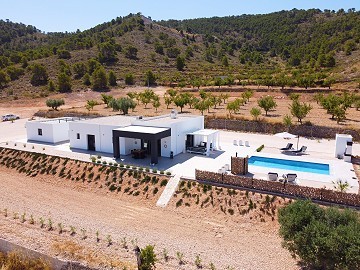 Villa neuve moderne de 3 chambres 3 salles de bain avec piscine et garage prête dans 5 mois.