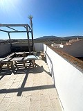 Precioso apartamento de 3 dormitorios y 1 baño en el segundo piso en Pinoso in Daft on Spain 
