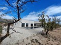 Schöne Neubauvilla mit 3 Schlafzimmern und 2 Bädern in Aspe in Daft on Spain 