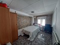 Preciosa villa de 5 dormitorios y 1 baño cerca de la ciudad de Sax in Daft on Spain 