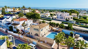 Villa de 7 dormitorios en San Miguel de Salinas