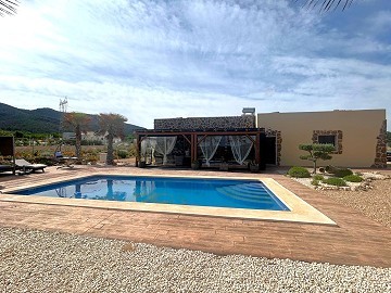 Lovely 4 bed 2 Bath Villa in Salinas.