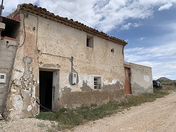 Casa para reformar con 3 dormitorios y espacio para piscina.