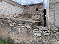 Casa para reformar con 3 dormitorios y espacio para piscina. in Daft on Spain 