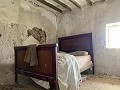 Casa para reformar con 3 dormitorios y espacio para piscina. in Daft on Spain 