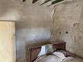 Casa para reformar con 3 dormitorios y espacio para piscina. in Daft on Spain 