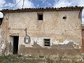 Casa para reformar con 3 dormitorios y espacio para piscina. in Daft on Spain 