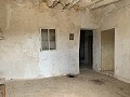 Casa para reformar con 3 dormitorios y espacio para piscina. in Daft on Spain 