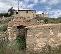 Casa para reformar con 3 dormitorios y espacio para piscina. in Daft on Spain 