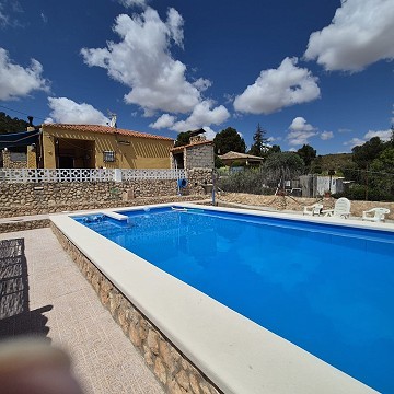 Belle maison de campagne de 3 chambres et 1 salle de bain à Yecla.