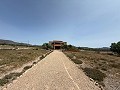 Schitterende, 70% afgewerkte nieuwbouwvilla met 7 slaapkamers en 4 badkamers te koop in Salinas. in Daft on Spain 
